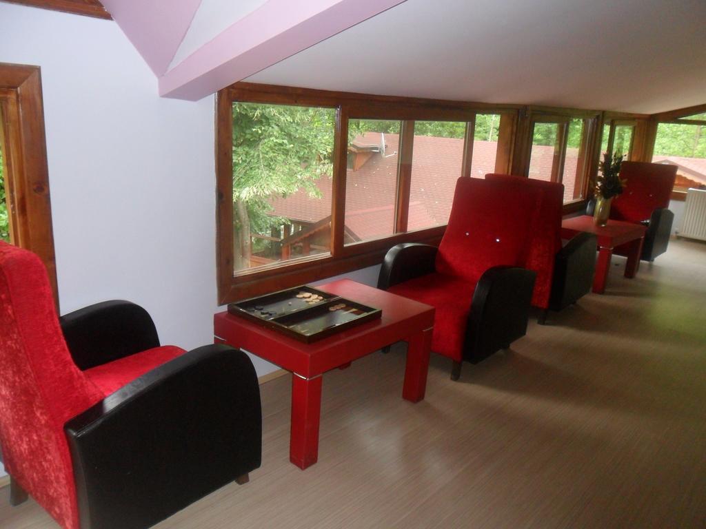 ספנג'ה Asina Motel מראה חיצוני תמונה